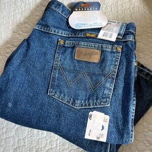 NWT George Strait Wrangler jeans, 40x30, cowboy cut.